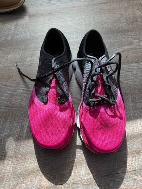 Women’s under armour shoes size 7.5